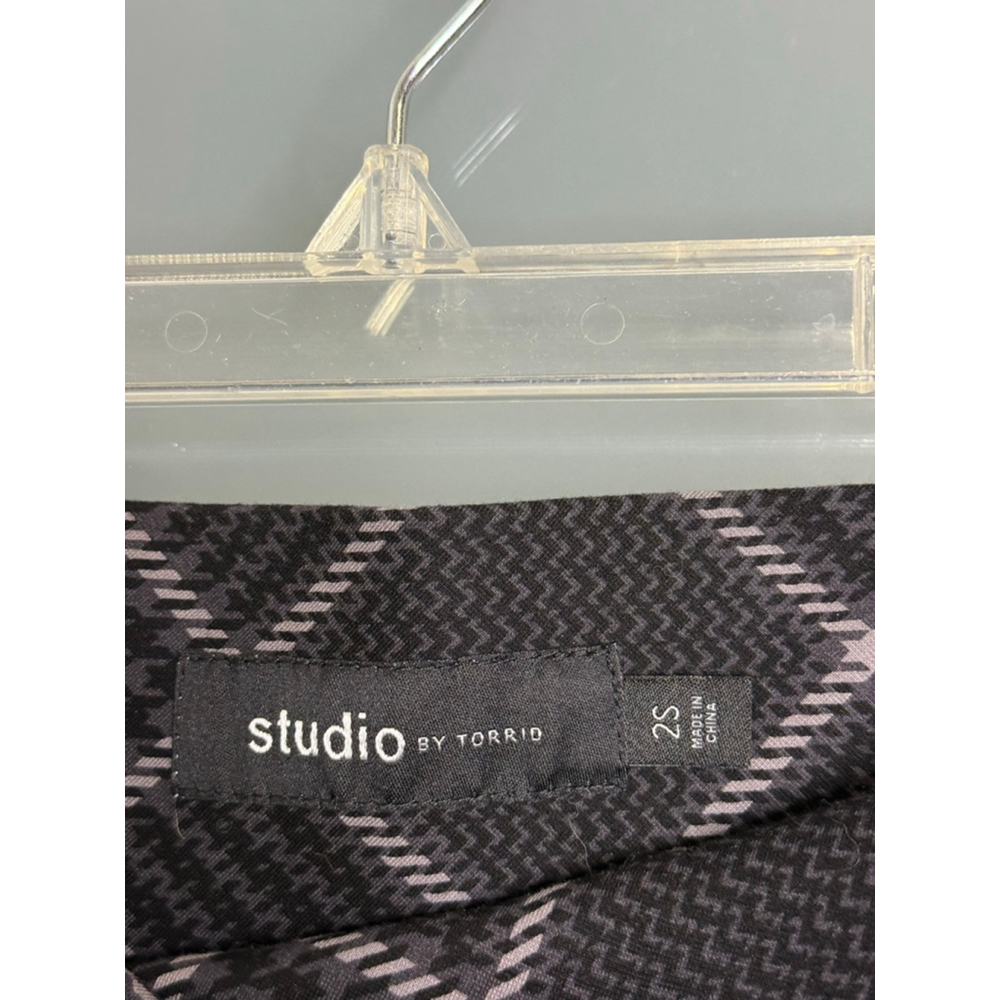 Torrid Black, Gray & White Pull On Pixie Wide Leg… - image 6